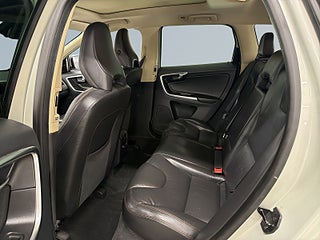 Volvo XC60 D3 Summum SoV-hjul/Panorama/Dvärmare/Dragkrok/Skinn – bild 13