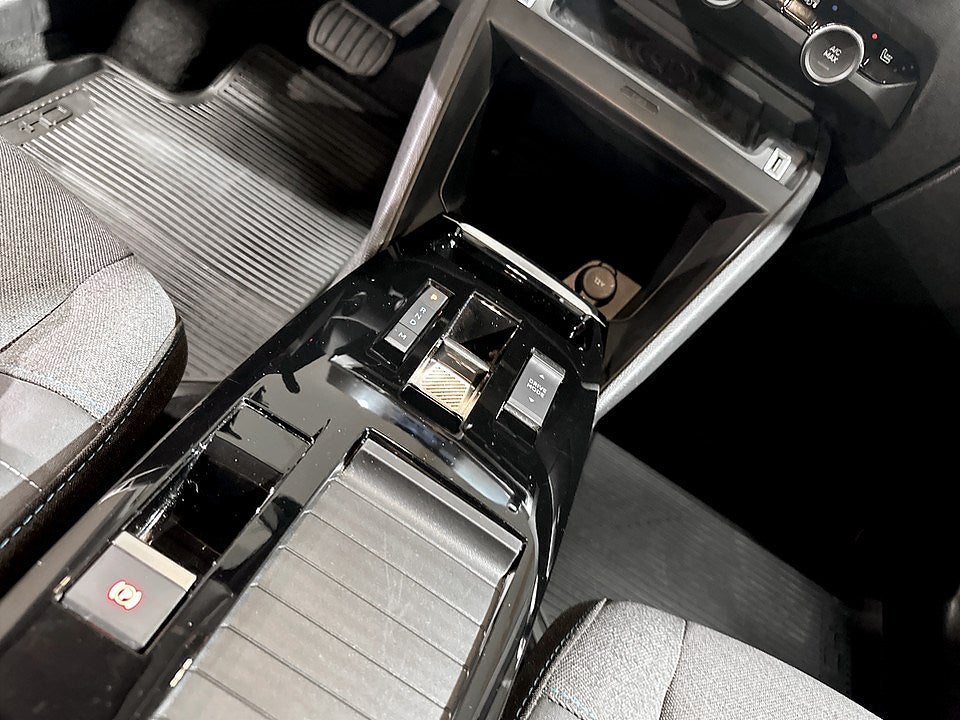 Bild på Citroën C4 Shine 1.2 PT 130hk Aut - B-KAMERA, CARPLAY