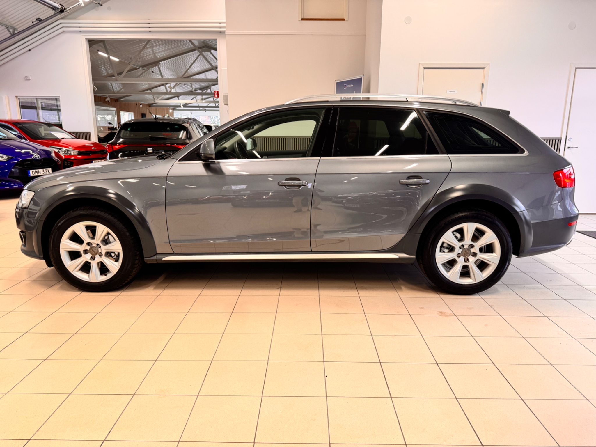 Audi A4 allroad 2013, bild 3/45