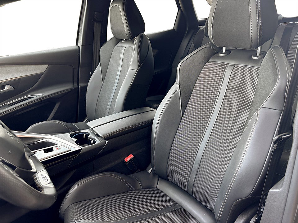 Bild på Peugeot 3008 GT 1.2 PT 130hk Aut B-KAMERA CARPLAY NAV