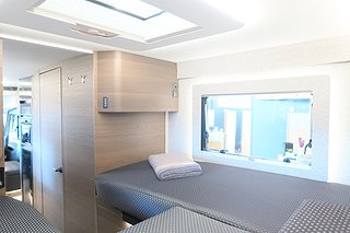 Husbil-integrerad Adria Super Sonic 890 LL 36 av 41