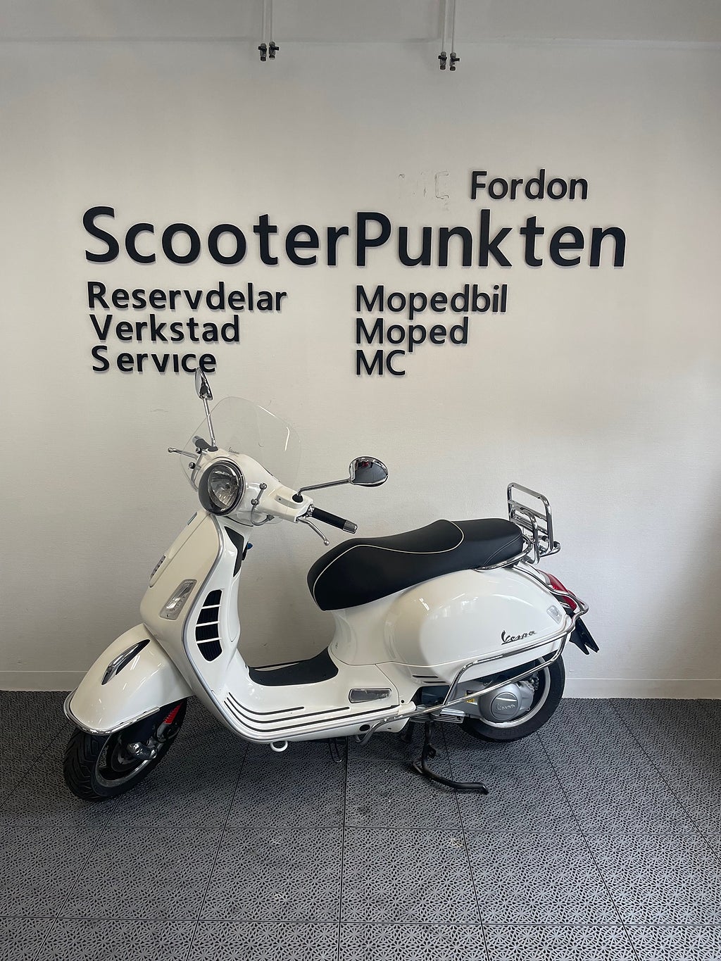 Vespa GTS Super 300 "238 MIL" 