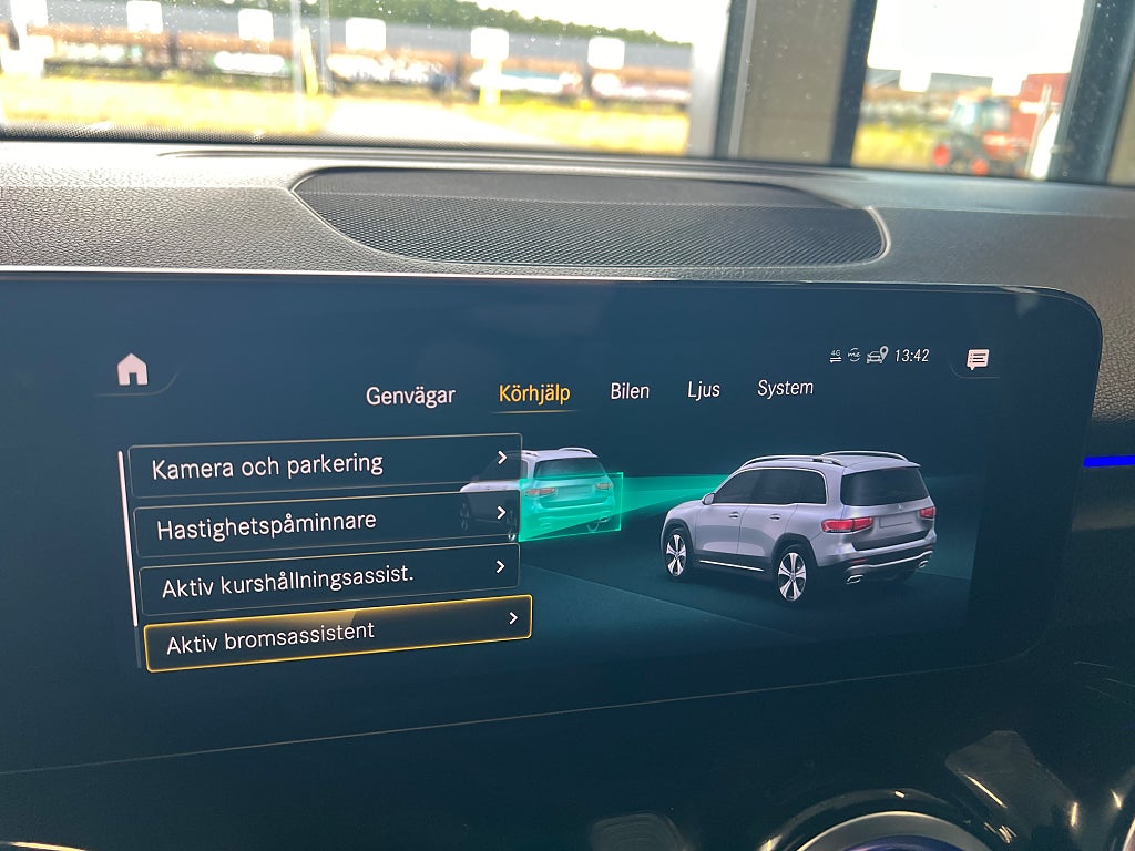 Mercedes-Benz GLB 2023 - miniatyr 20