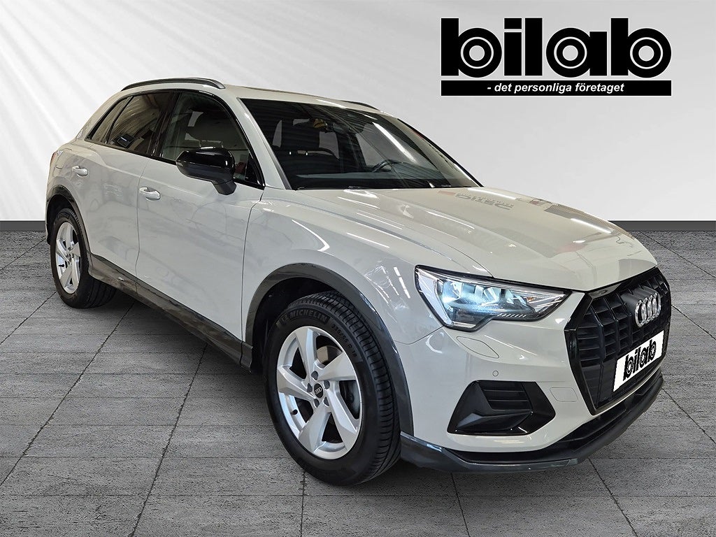 Audi Q3 35TFSI Automat Panorama, Svart optik