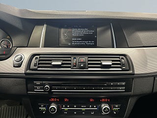 BMW 520d xDrive Touring M Sport Kamkedja/M-Värmare/S&V-Däck – bild 11