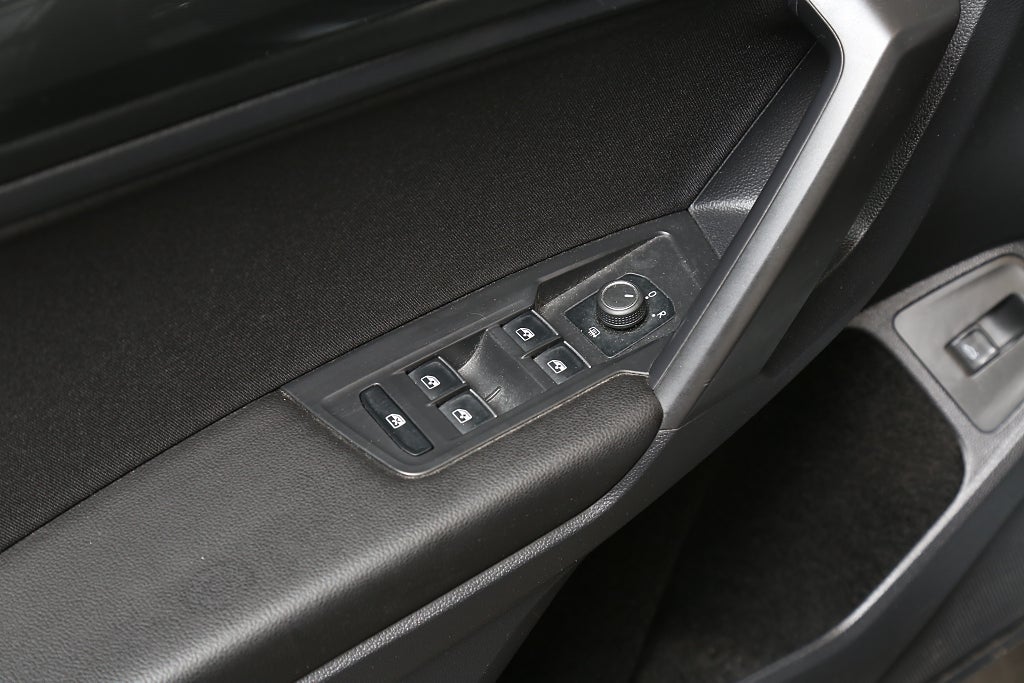Volkswagen Tiguan Allspace 2,0 TDI 200hk 4M R-Line 7-sätes Värmare Drag