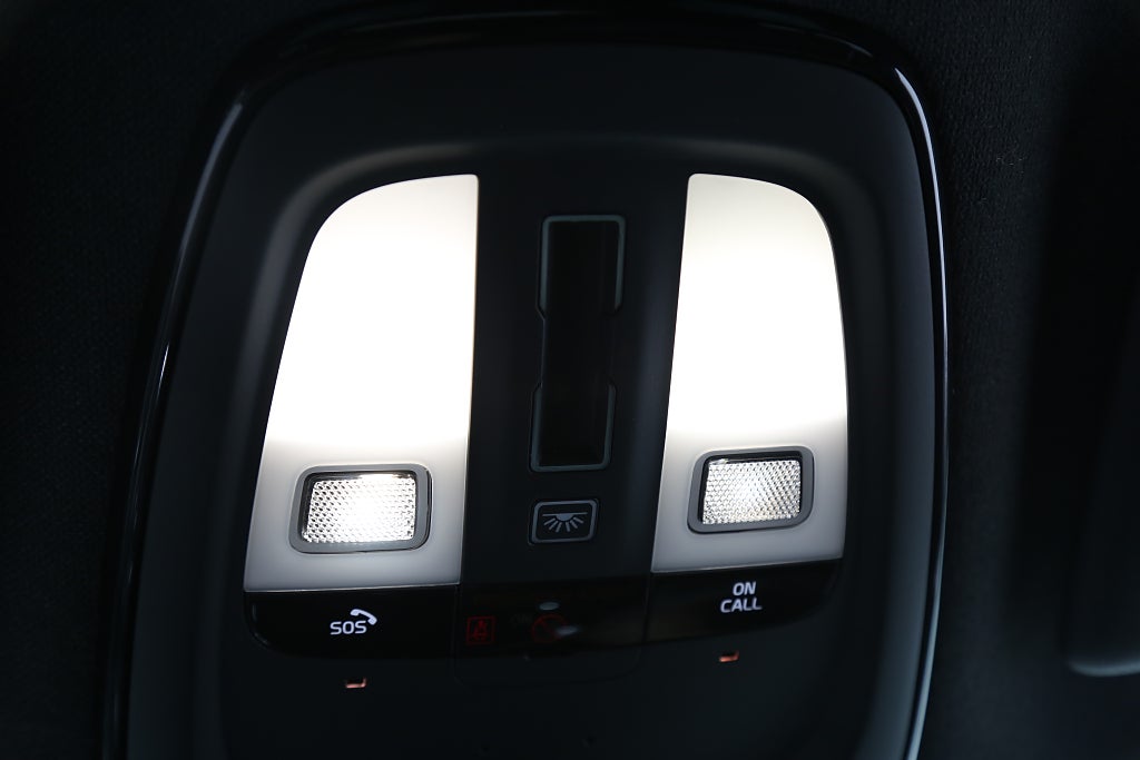 Volvo XC40 Recharge Twin Pro P8 AWD 360° H/K Pano Skinn 20" Drag 2022