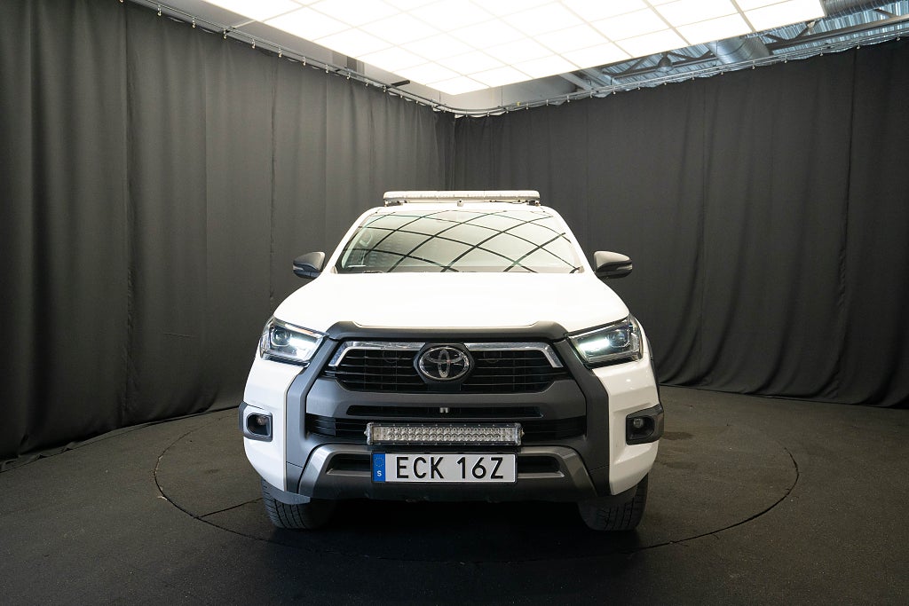 Toyota Hilux AWD Invincible KÅPA LÄDER D-VÄRM DRAG KAMERA JBL MOMS