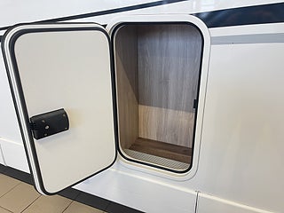 Husbil-halvintegrerad Kabe TMR X 780 LGB 7 av 26