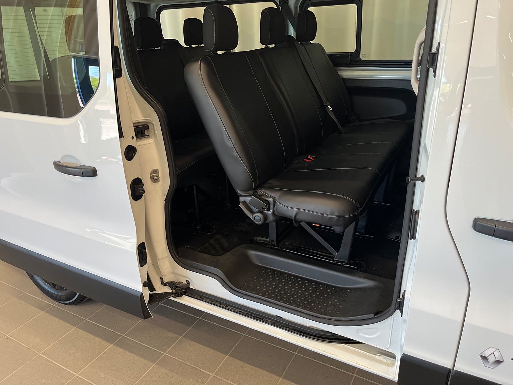 Renault Trafic Buss 2,7t 1,6dci 120hk 9-sits thumbnail