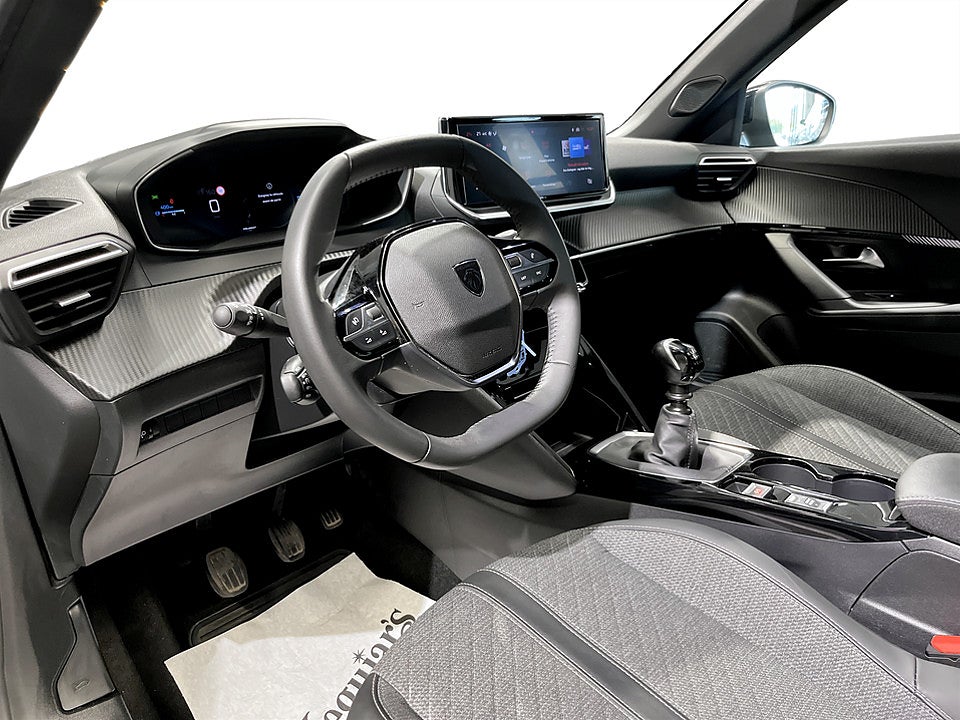 Bild på Peugeot 2008 Allure 1.2 PT 130hk CARPLAY P-SENSORER