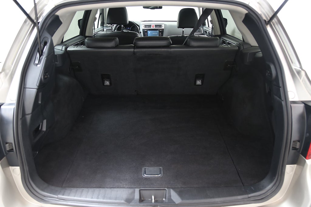 Subaru Outback 2,0D 150hk Summit AWD Aut H/K Skinn Drag