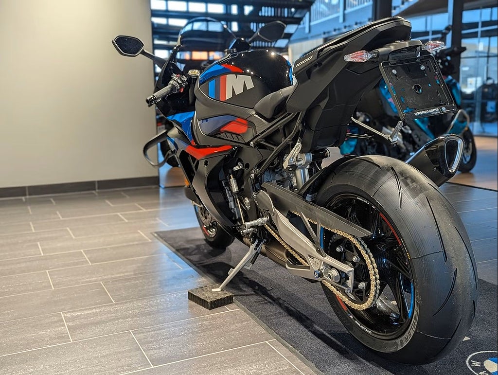 BMW M1000RR