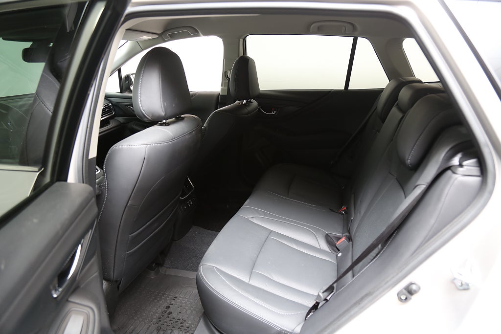 Subaru Outback 2,5i 169hk XFuel Limited AWD Aut Skinn Drag Leasbar 2025