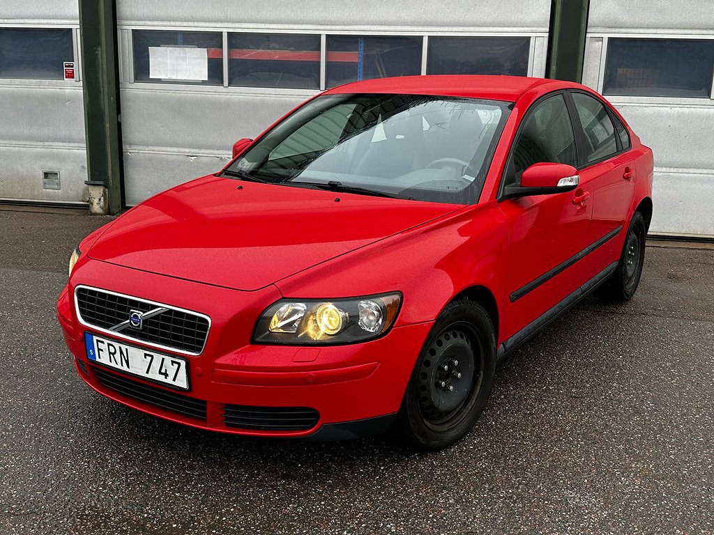 Volvo S40 2.4 Kinetic Ny besiktigad , Ny servad PDC F&B