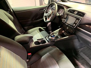 Halvkombi Nissan Leaf 9 av 16