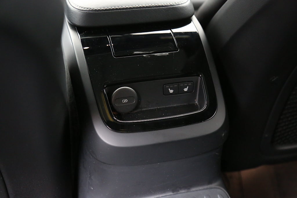 Volvo V60 Recharge T8 392hk R-Design Pro Edition III AWD B&W Pano 2022