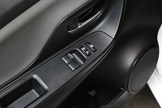 Halvkombi Toyota Yaris 12 av 25