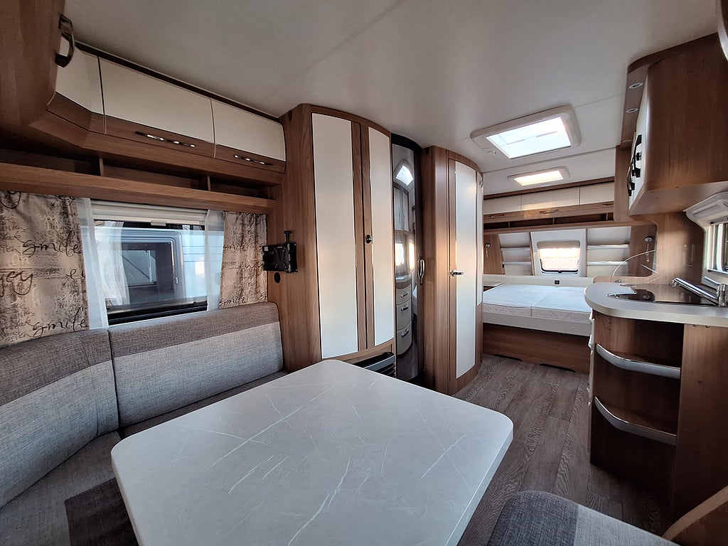 Hobby De Luxe 540 UFf Queenbädd