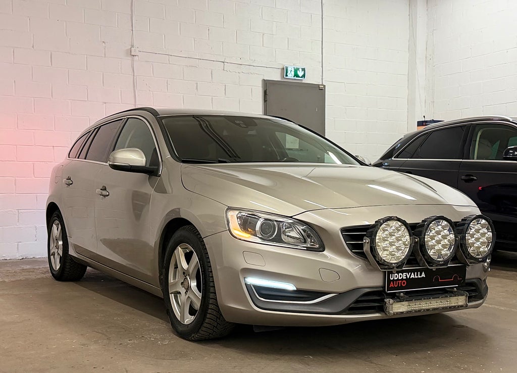 Volvo V60 D4 Momentum Euro 6 Dragkrok