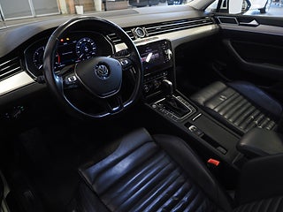 Kombi Volkswagen Passat 9 av 23