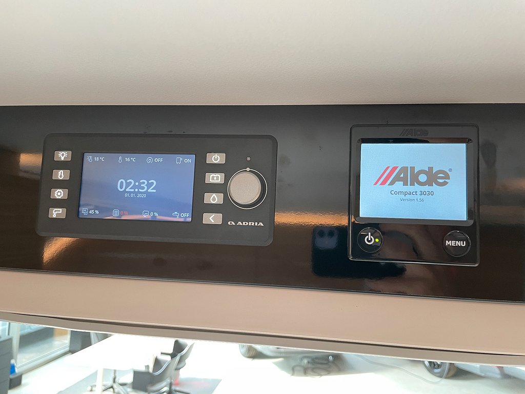 Adria Adora 593 UK /ALDE / Barnkammare / 3-våning / 7 bäddar - Adria