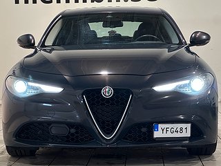 Alfa Romeo Giulia 2.2 16V Super Kamera Mvärm Skinn GPS SoV