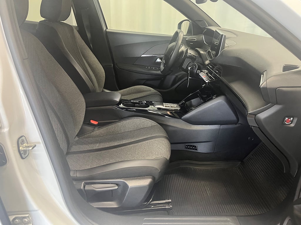 Peugeot 2008 Allure Hybrid 145 1.2 Aut thumbnail