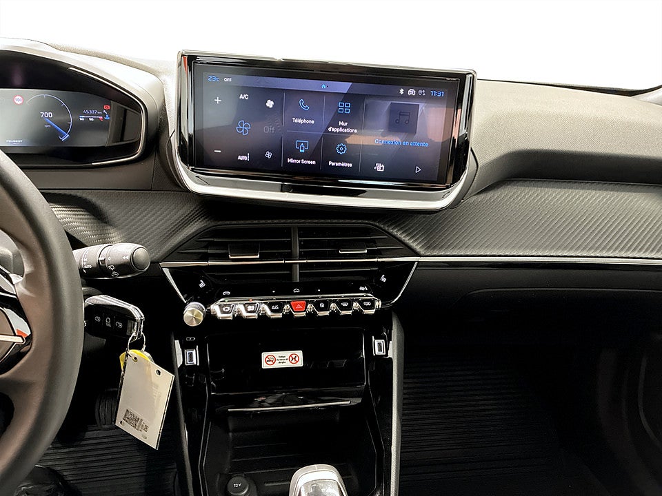 Bild på Peugeot 2008 Allure 1.2 PT 130hk CARPLAY P-SENSORER