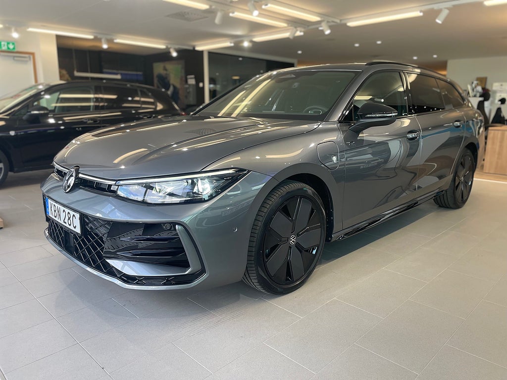 Volkswagen Passat eHybrid 272hk R-Line Privatleasing fr 4595kr tom SEPT