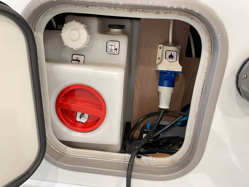 Bürstner Lyseo 745 /Taksäng x2/Soffa bak/Solcell/Automat - Bürstner