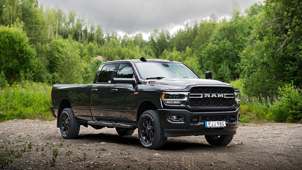 Dodge RAM 3500 CREWCAB - 6.4L HEMI V8 - 417HK - MOMSLYFTBAR