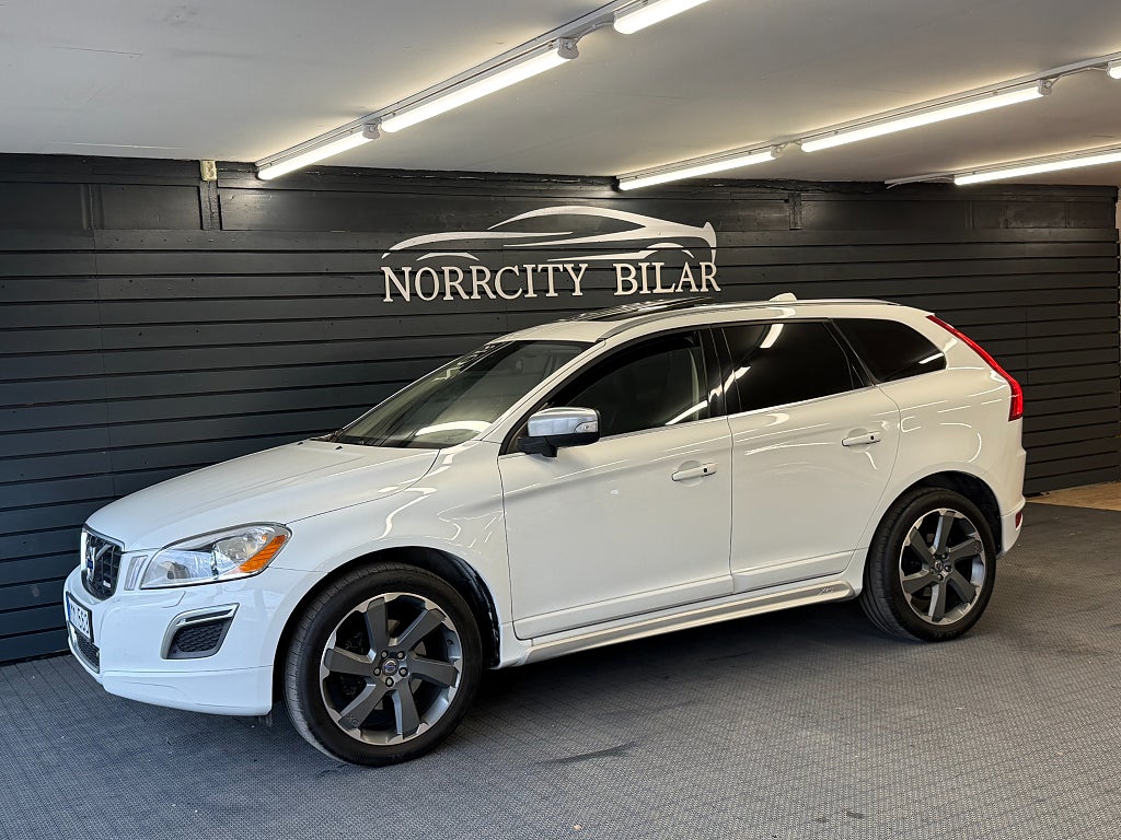Volvo XC60 D5 AWD Geartronic R-Design / Panorama / Blis / Navi 