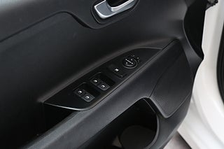 Halvkombi Kia Rio 8 av 23
