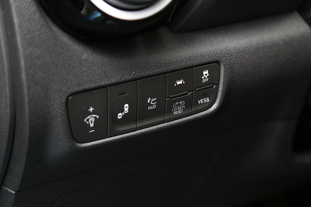 Hyundai Kona Hybrid 1,6 GDI 141hk Premium Aut 1ägare Motorv Drag 2020
