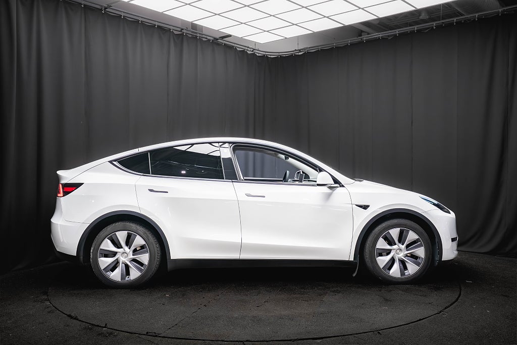 Tesla Model Y Long Range AWD DRAG PANO 92.6%SoH 1-ÄGARE MOMS