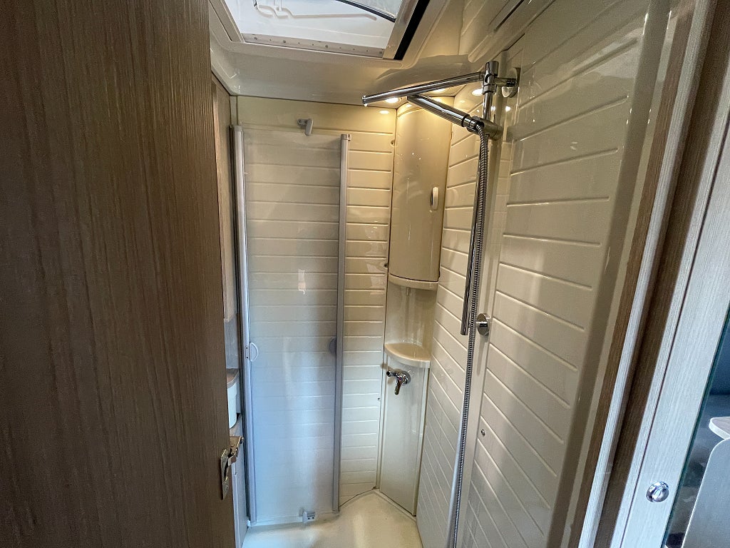 Bürstner Ixeo 585 / Taksäng / Under 6m / B-kort / Solcell / AC-Bodel /  - Bürstner