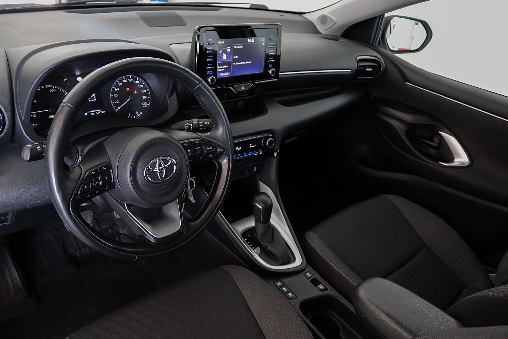 Toyota Yaris Hybrid CVT Active B-kamera Säkerhetspaket Moms