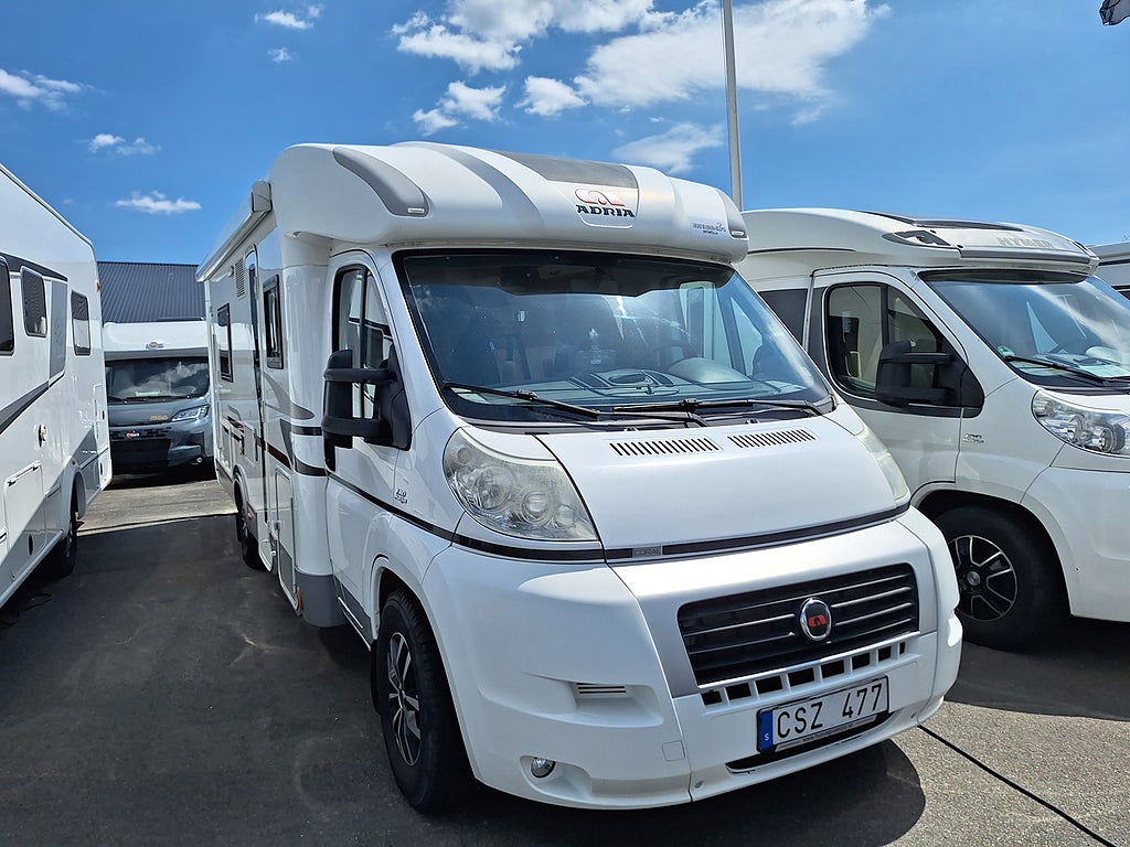 Adria Coral S 680 ST Dubbelbädd, Solcell, 5'e Stol