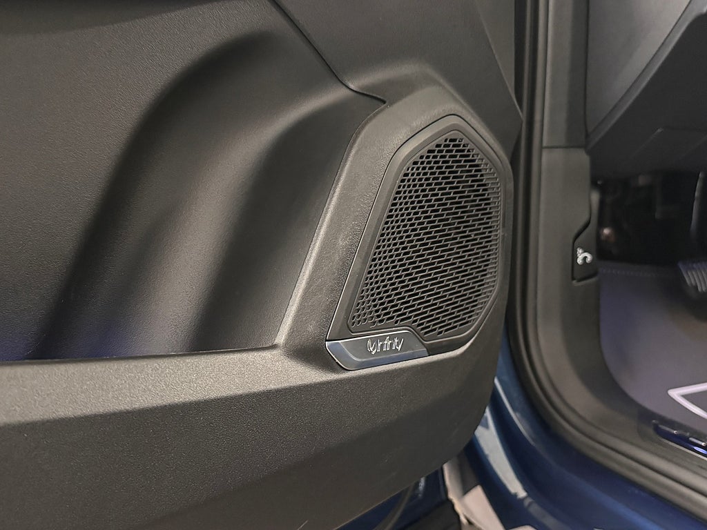 Lynk & Co 01 Plug-In 360g Infinity Pano Keyless MOMS Leasebar Välutr bild 12