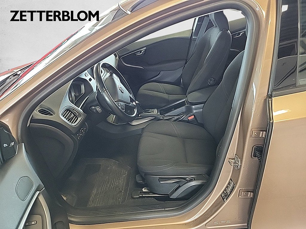 Halvkombi Volvo V40 Cross Country 7 av 13