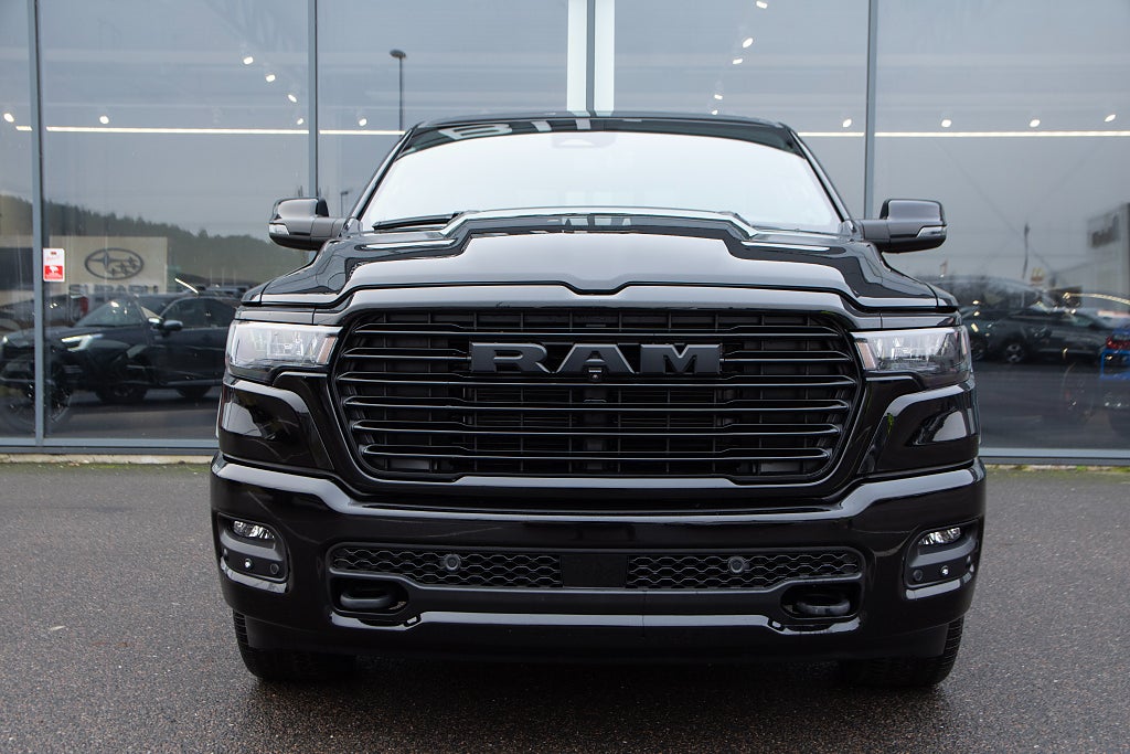 Dodge RAM 1500 Laramie Night Edition 420hk LÅG SKATT OMG LEV