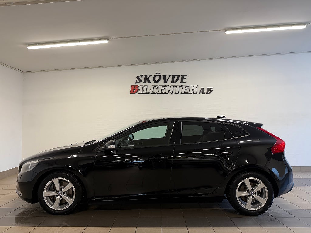Volvo V40 T2 Fullservad/Ny-Kamrem/Panorama/Bensin-Värmare/Dragkr.