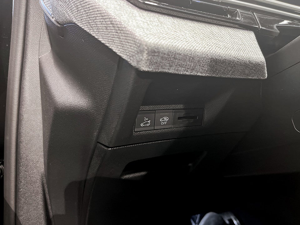 Bild på Peugeot 5008 GT Ultimate Hybrid 145hk Aut 7-SITS ELSTOL B-KAMERA