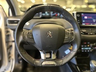 Peugeot 2008 1.2 SoV-däck/MoK-värm/Drag/Pano/1 Ägare/Lågskat