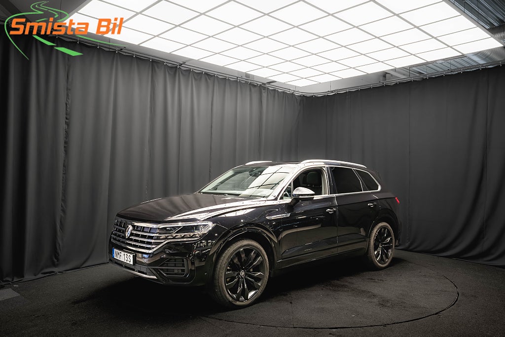 Volkswagen Touareg V6 TDI 4M R-Line PANO LUFT 21'' DRAG D-VÄRM HUD MOMS