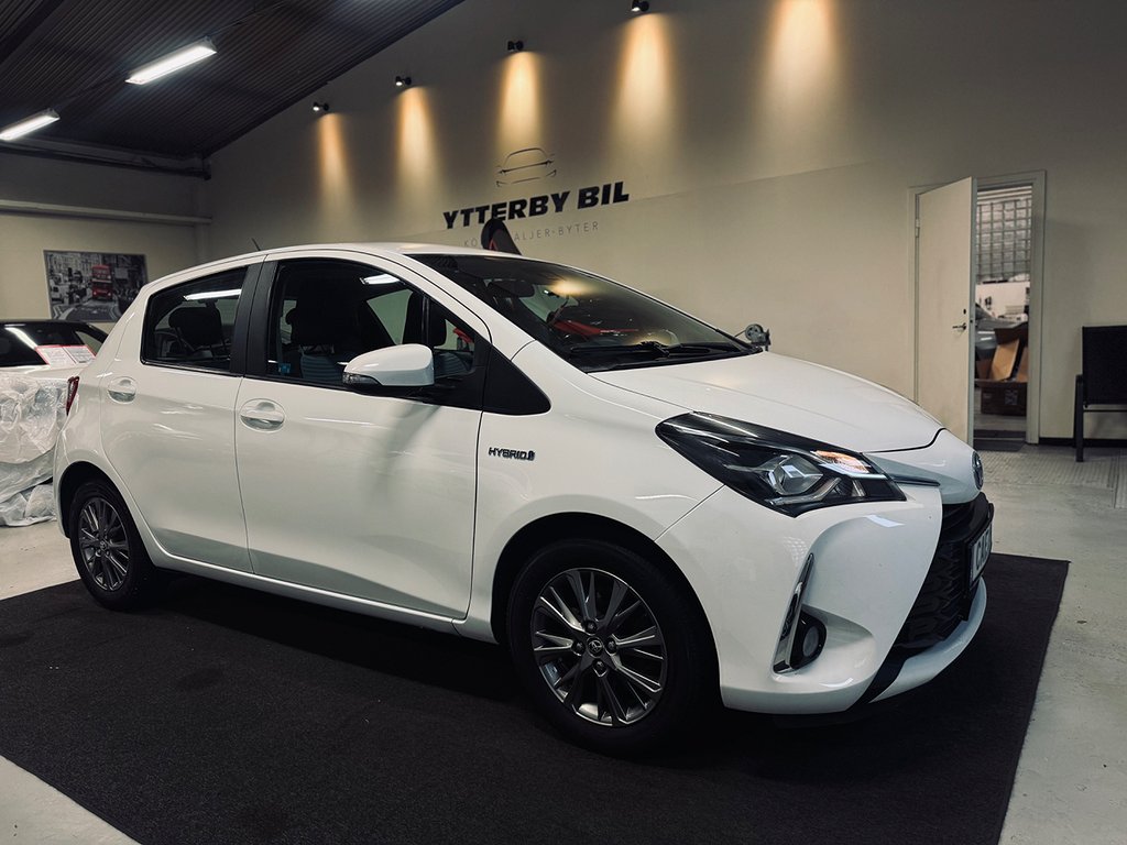 Toyota Yaris Hybrid e-CVT Active Euro 6 Bluetooth Backkamera