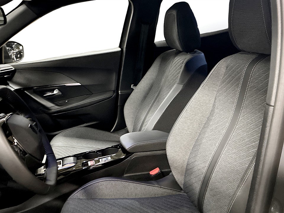 Bild på Peugeot 2008 Allure 1.2 PT 130hk Aut B-KAMERA CARPLAY