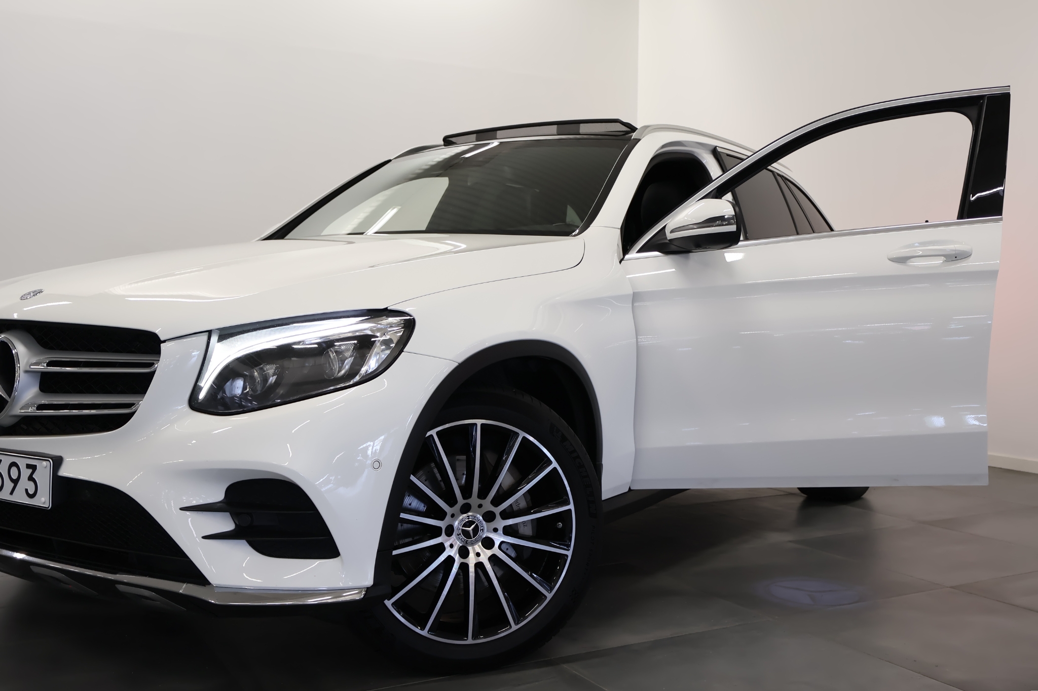 Mercedes-Benz GLC 2016, bild 2/10