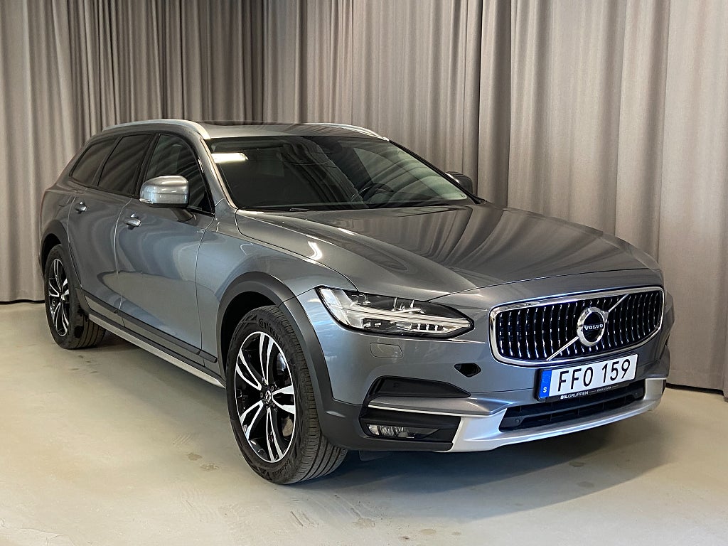 Volvo V90 Cross Country D4 190hk AWD Geartronic Momentum Pano Drag Pvärm Navi